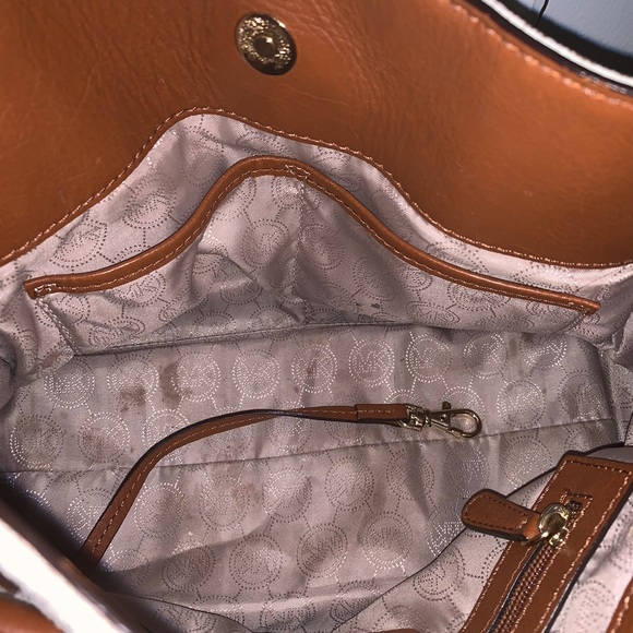 Michael Kors Bag, Used Michael Kors Hamilton Ivory Monogram Padlock Logo Satchel - Picture 4 of 5